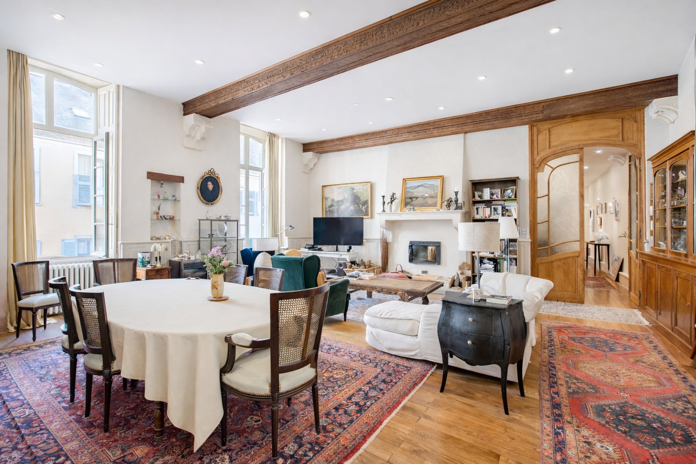 Beaune. Magnificent historic apartment overlooking an inner courtyard. - 物件實景
