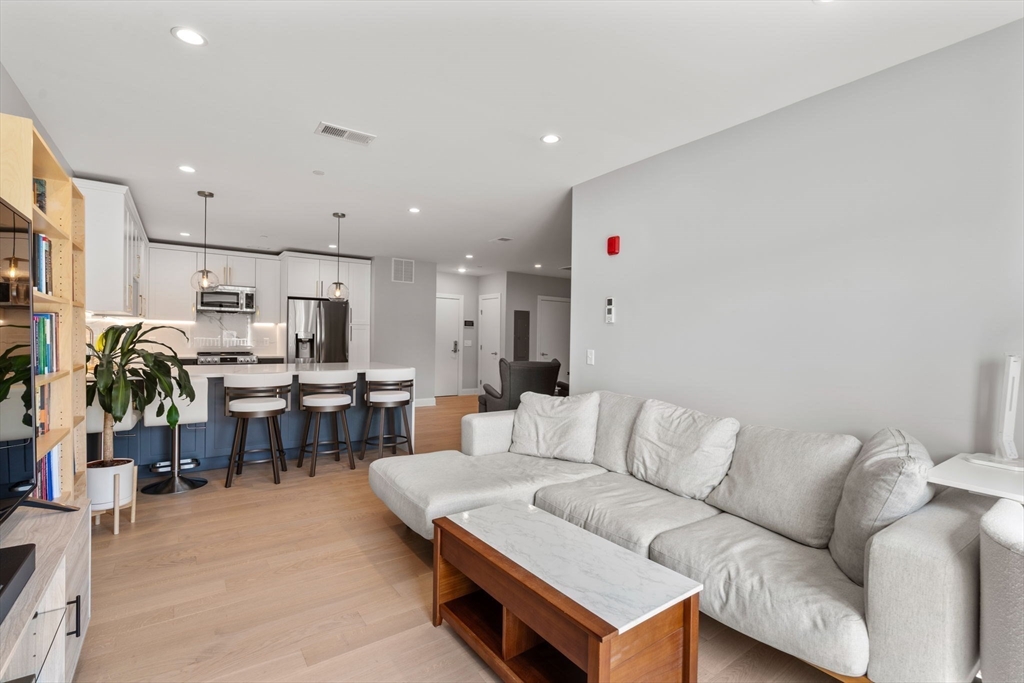 Boston, Massachusetts, 02135, United States, 2 Bedrooms Bedrooms, ,2 BathroomsBathrooms,Residential,For Sale,1940809