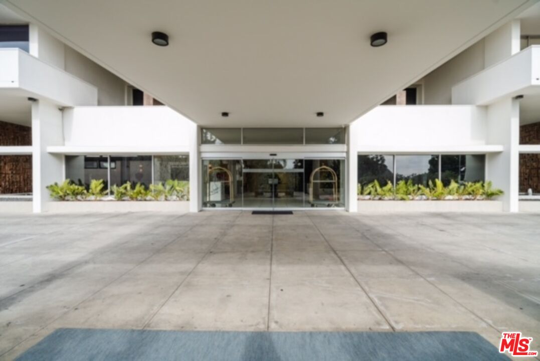 West Hollywood, California, 90069, United States, 1 Bedroom Bedrooms, ,1 BathroomBathrooms,Residential,For Sale,1891837