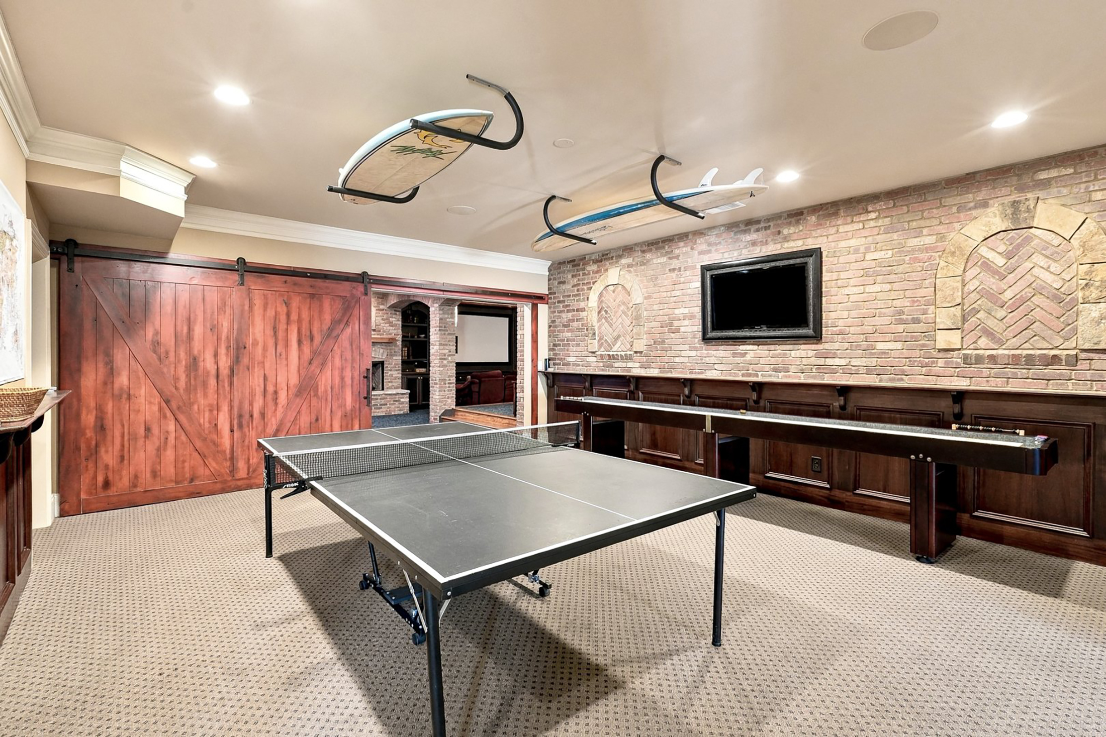  Exceptional Custom-Built Home with Theater, Full Bar and Private Gym - 物件實景