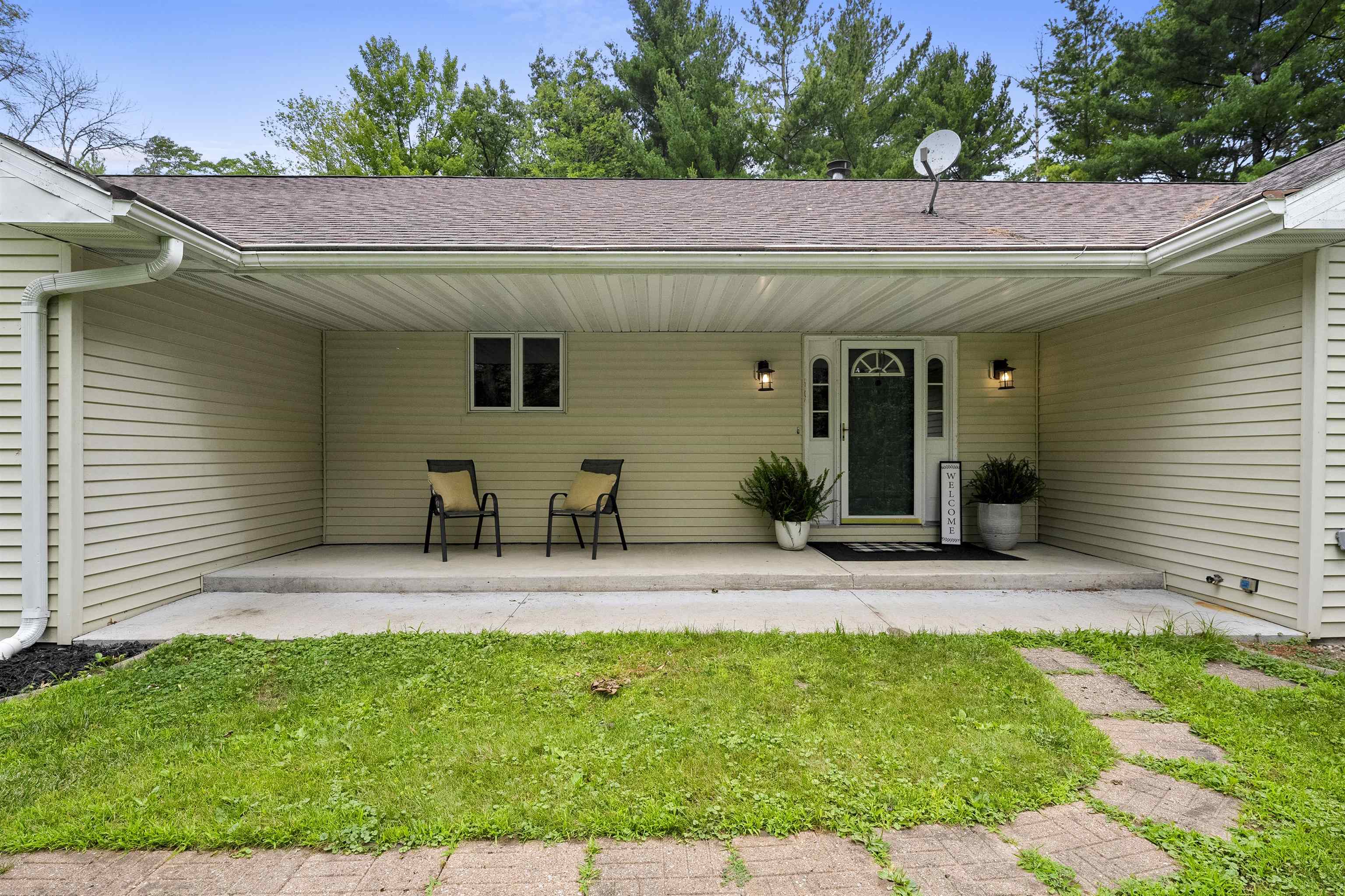 SUAMICO, Wisconsin, 54173, United States, 3 Bedrooms Bedrooms, ,4 BathroomsBathrooms,Residential,For Sale,1911099