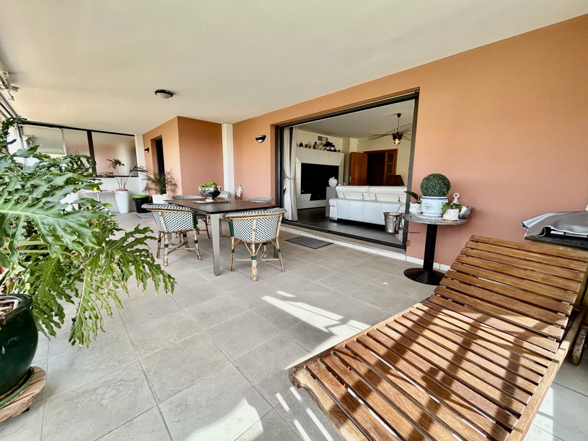 Saint-Raphaël, Provence-Alpes-Côte d’Azur, 83700, FR, 3 Bedrooms Bedrooms, ,5 BathroomsBathrooms,Residential,For Sale,1994718