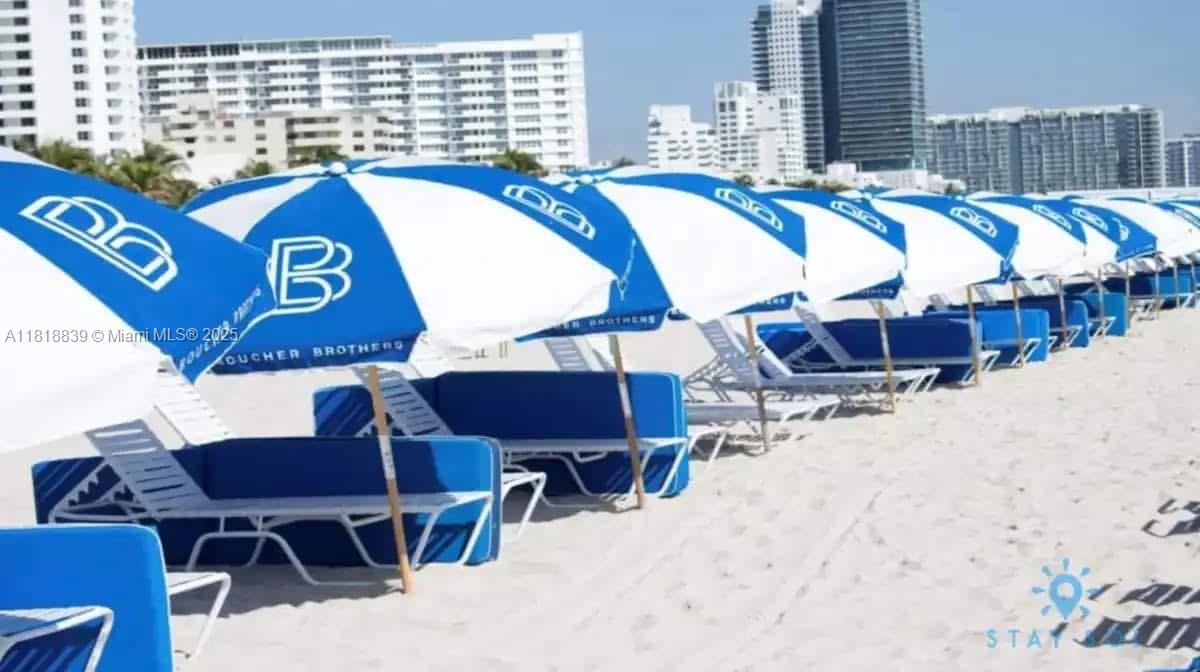 Hollywood, Florida, 33019, United States, 2 Bedrooms Bedrooms, ,1 BathroomBathrooms,Residential,For Sale,1850092