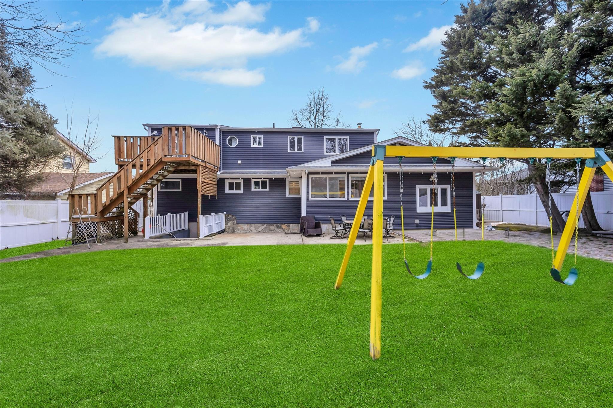 Lindenhurst, New York, 11757, United States, 5 Bedrooms Bedrooms, ,3 BathroomsBathrooms,Residential,For Sale,1707777