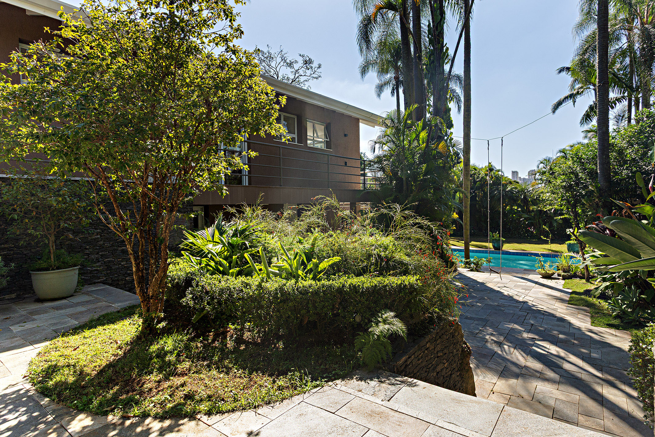  Family Residence with Garden and Pool near Parque do Cordeiro - 物件實景