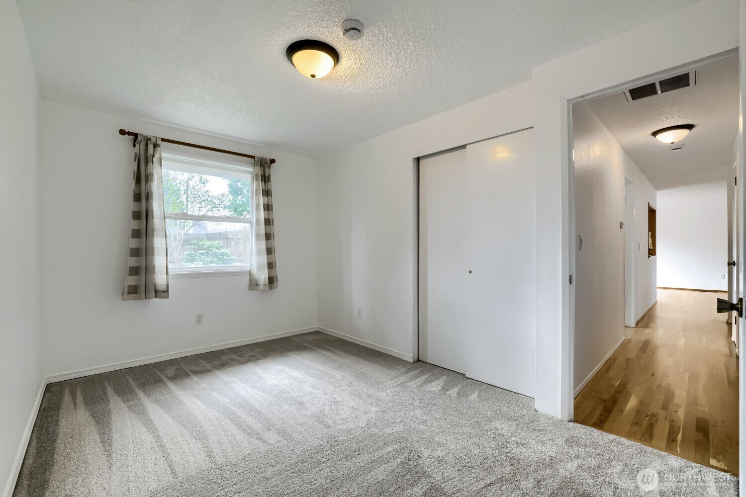 Everett, Washington, 98208, United States, 3 Bedrooms Bedrooms, ,1 BathroomBathrooms,Residential,For Sale,2036475