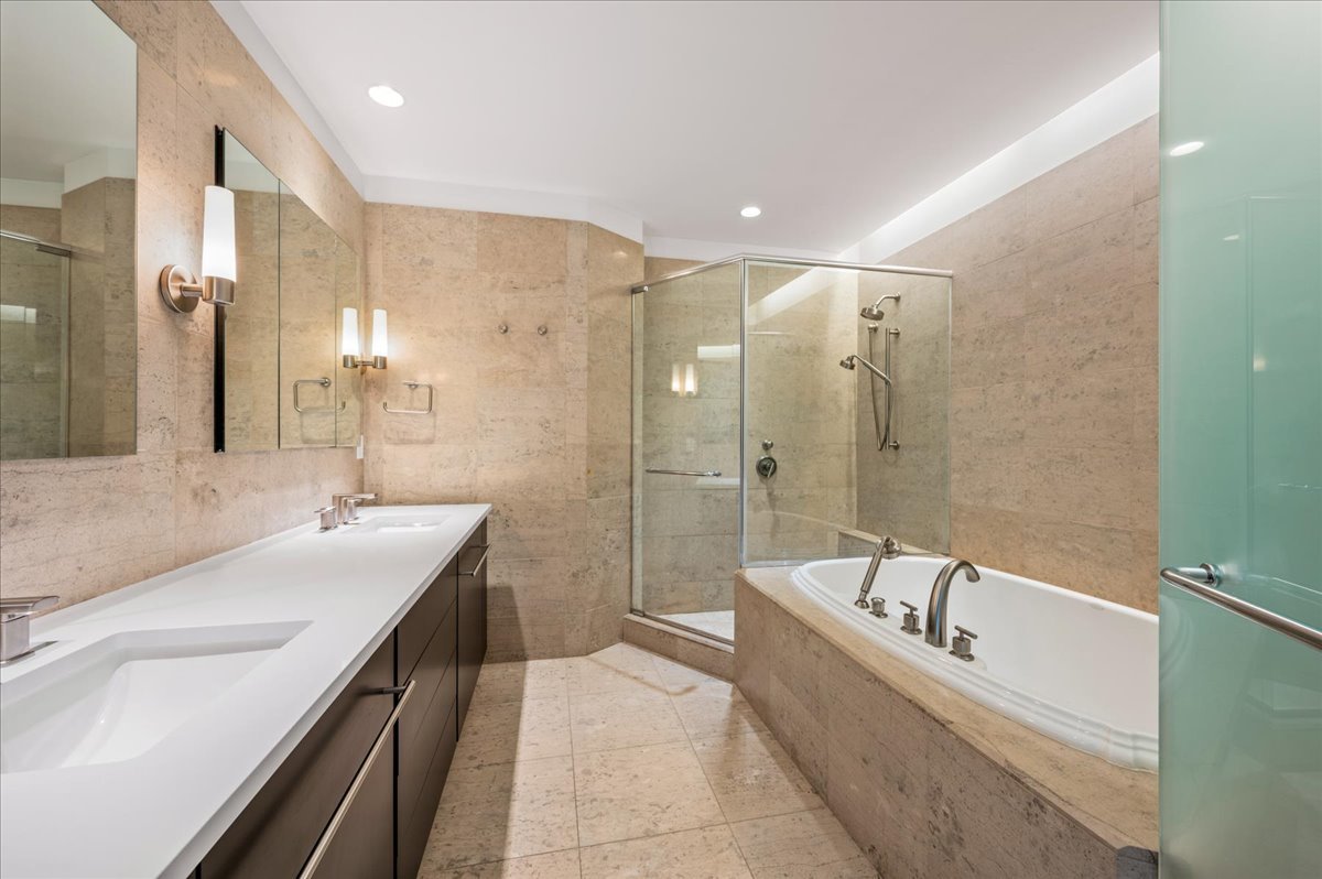 Chicago, Illinois, 60611, United States, 2 Bedrooms Bedrooms, ,3 BathroomsBathrooms,Residential,For Sale,1927398