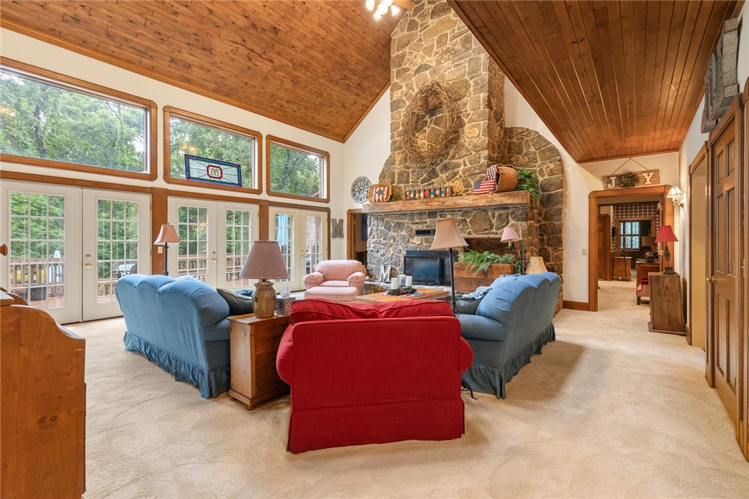 Harrison, Arkansas, 72601, United States, 7 Bedrooms Bedrooms, ,5 BathroomsBathrooms,Residential,For Sale,1850166