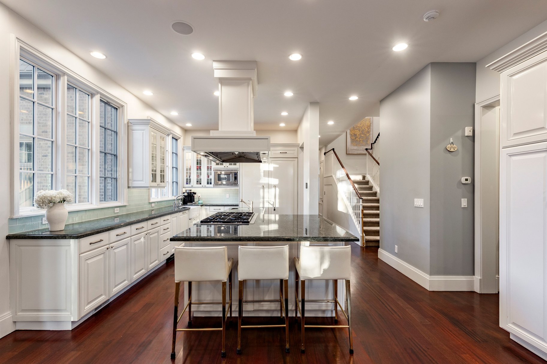  Stunning Custom Build on Millcreek Way - 物件實景