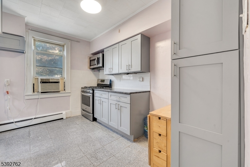 Rahway City, New Jersey, 07065, United States, 5 Bedrooms Bedrooms, ,2 BathroomsBathrooms,Residential,For Sale,1968734