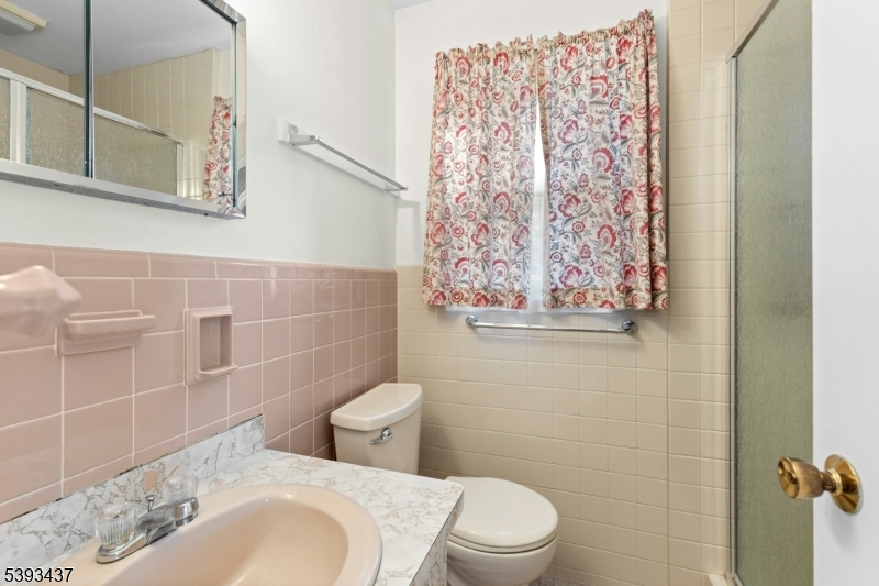 Berkeley Heights Twp., New Jersey, 07922, United States, 4 Bedrooms Bedrooms, ,2 BathroomsBathrooms,Residential,For Sale,2003400