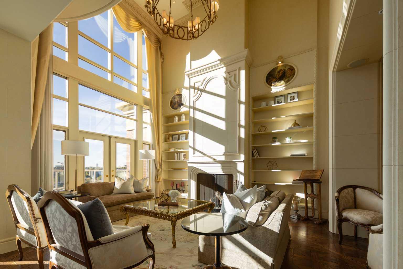 CALGARY, Alberta, T2P 5J9, CA, 2 Bedrooms Bedrooms, ,6 BathroomsBathrooms,Residential,For Sale,1987671