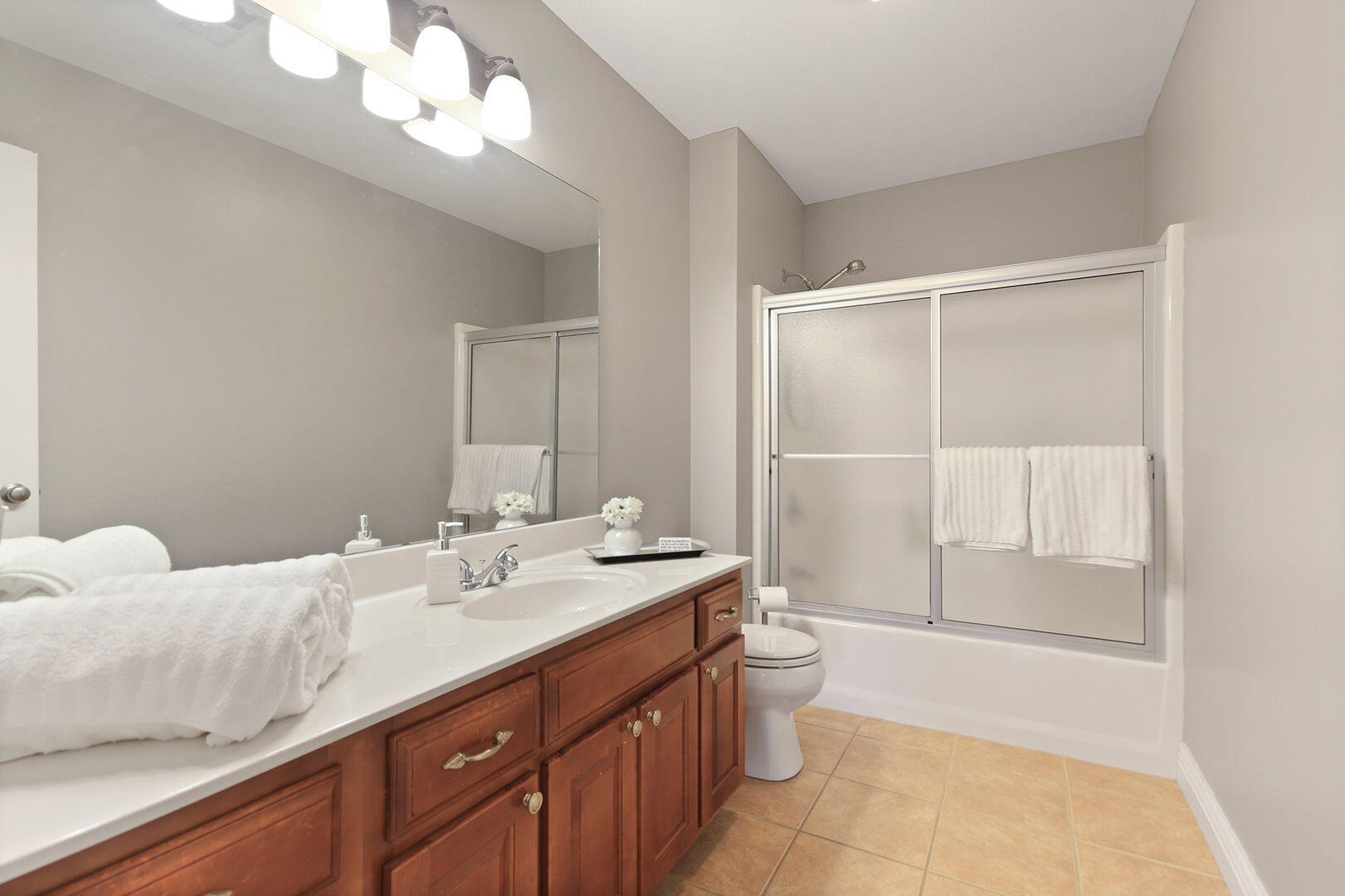 COLUMBIA, Missouri, 65203, United States, 5 Bedrooms Bedrooms, ,4 BathroomsBathrooms,Residential,For Sale,1983136