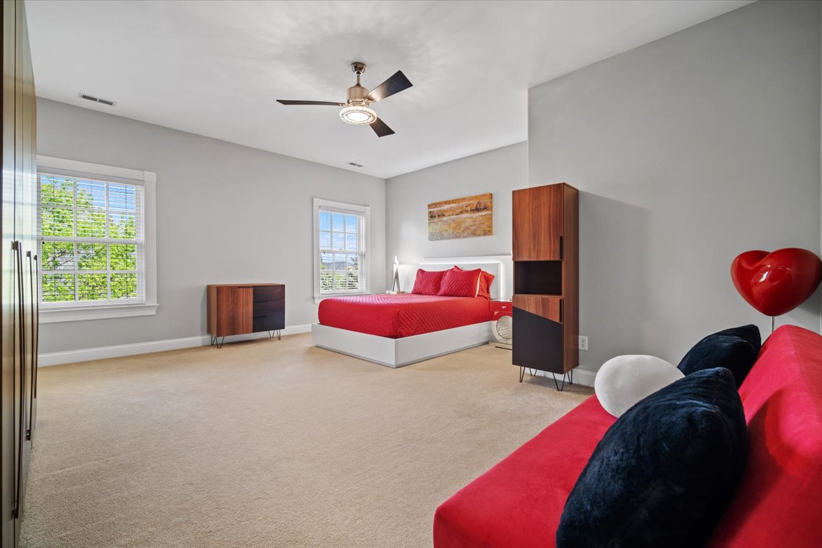 Bloomington, Illinois, 61704, United States, 4 Bedrooms Bedrooms, ,7 BathroomsBathrooms,Residential,For Sale,1941288