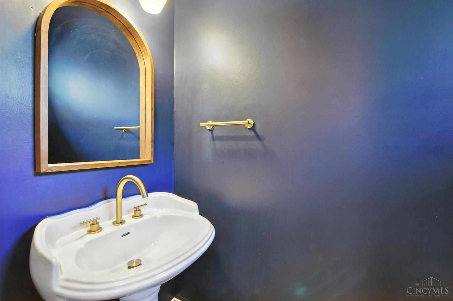 Cincinnati, Ohio, 45226, United States, 3 Bedrooms Bedrooms, ,4 BathroomsBathrooms,Residential,For Sale,1907461