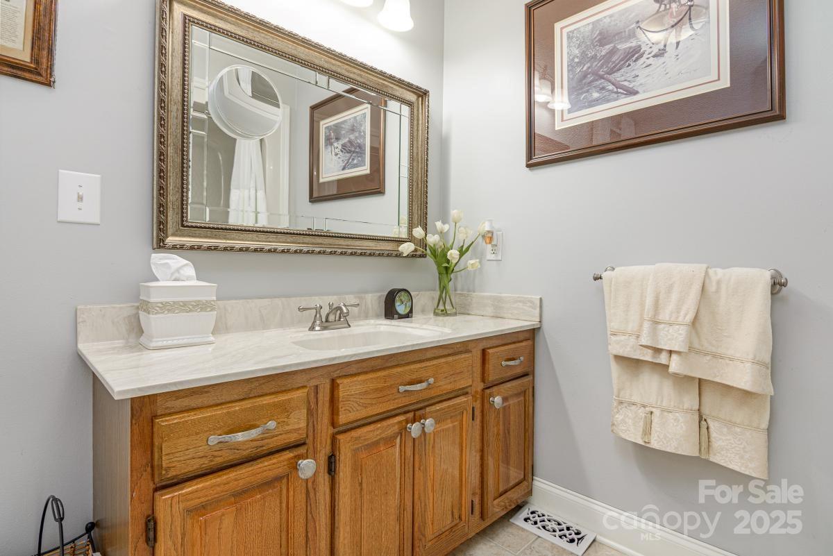 Hendersonville, North Carolina, 28792, United States, 3 Bedrooms Bedrooms, ,3 BathroomsBathrooms,Residential,For Sale,1942631