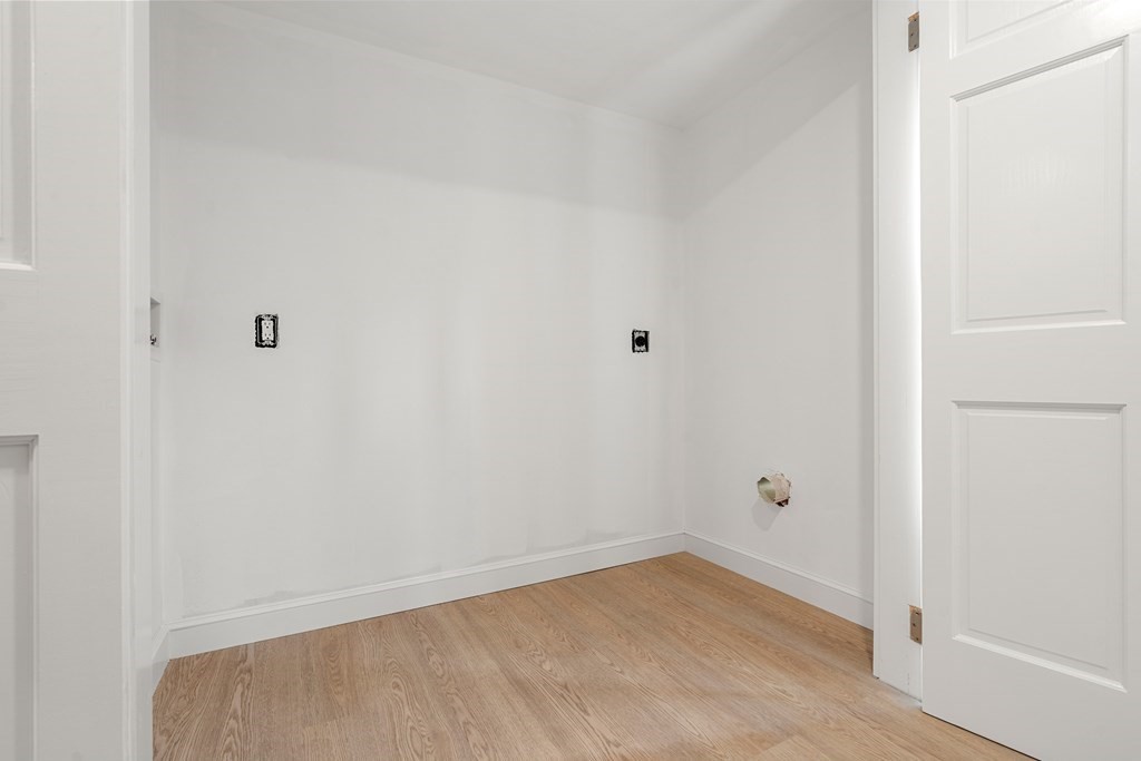 Framingham, Massachusetts, 01701, United States, 3 Bedrooms Bedrooms, ,2 BathroomsBathrooms,Residential,For Sale,1903802