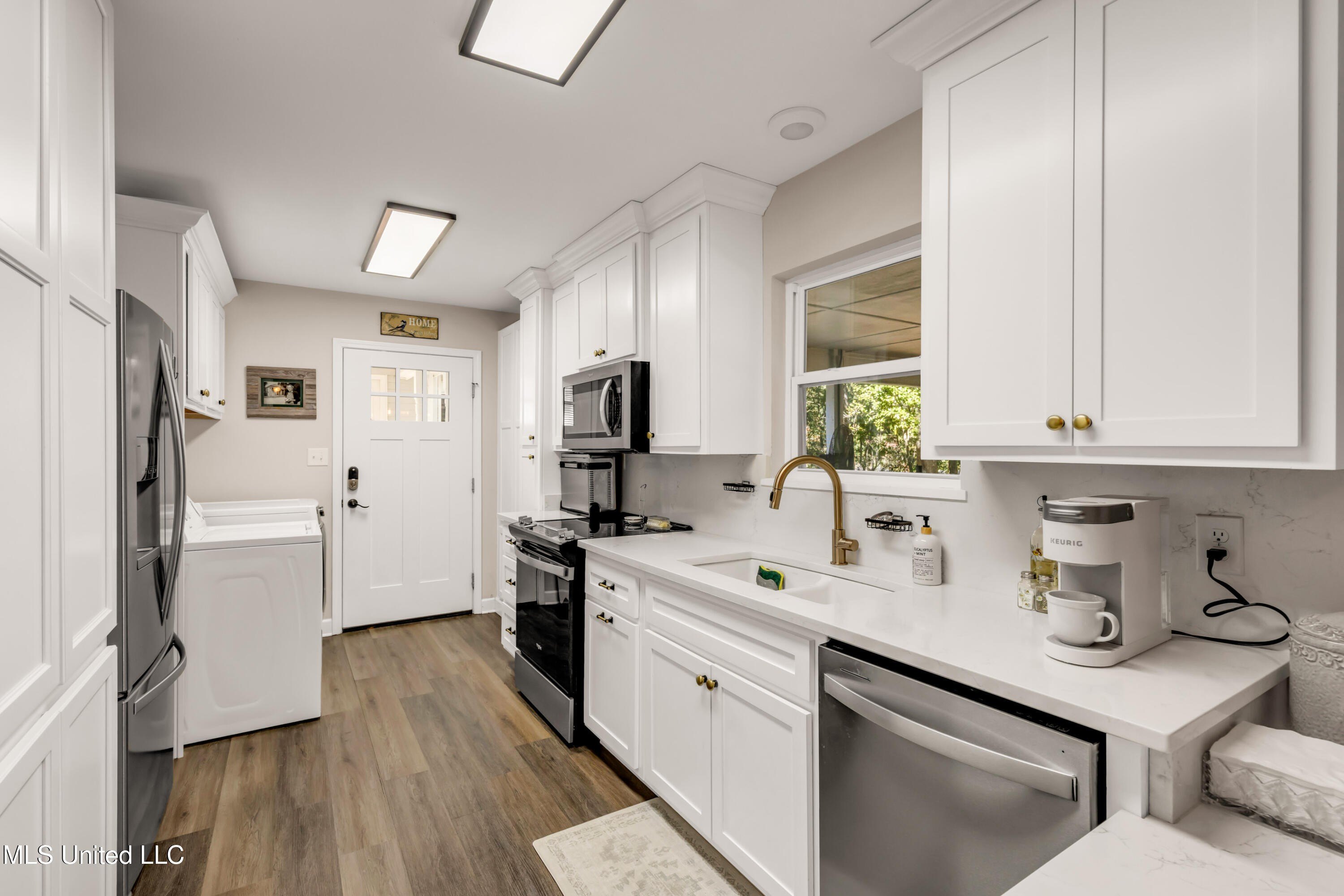 Gautier, Mississippi, 39553, United States, 4 Bedrooms Bedrooms, ,4 BathroomsBathrooms,Residential,For Sale,1989936