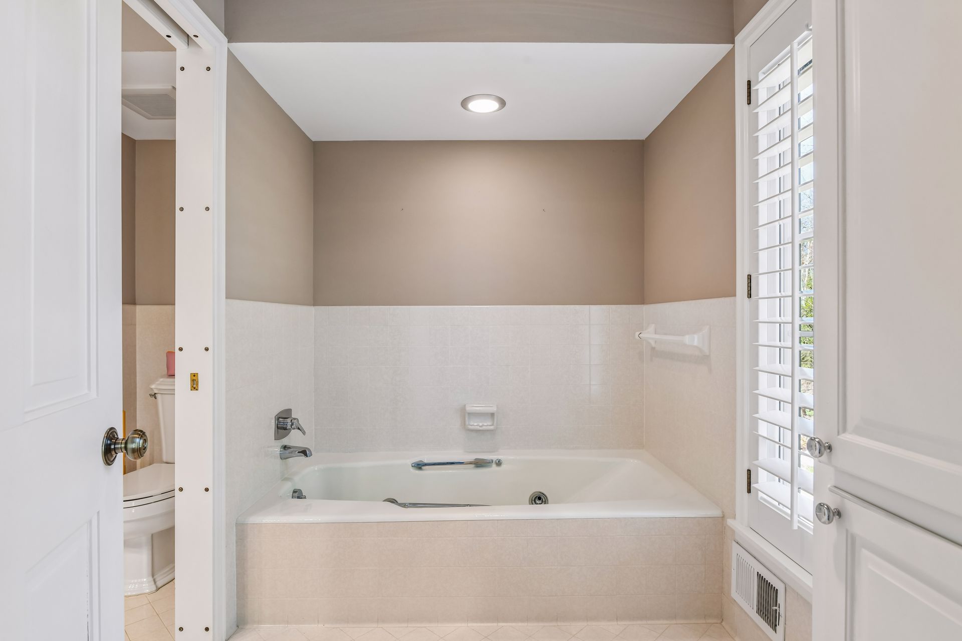  Elegant Home in Parkwood Knolls - 物件實景