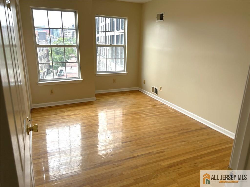 Newark, New Jersey, 07105, United States, 2 Bedrooms Bedrooms, ,3 BathroomsBathrooms,Residential,For Sale,1877508