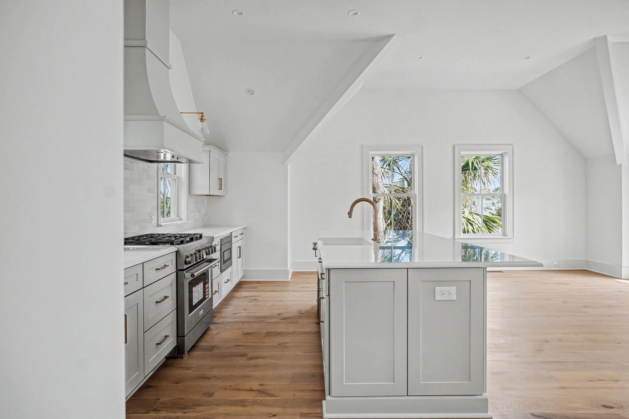  Elegant New Construction in Coveted Gated Community - 物件實景