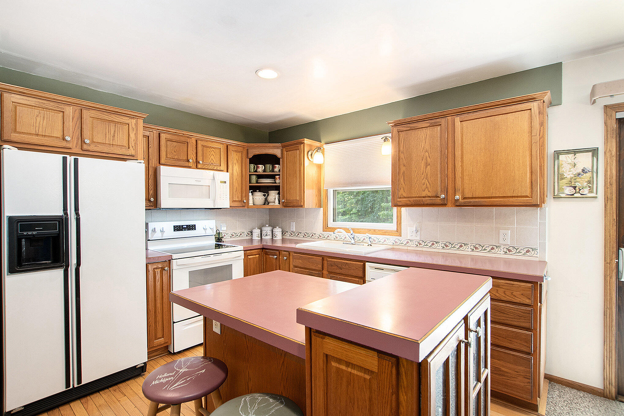 Holland, Michigan, 49424, United States, 3 Bedrooms Bedrooms, ,2 BathroomsBathrooms,Residential,For Sale,1918731