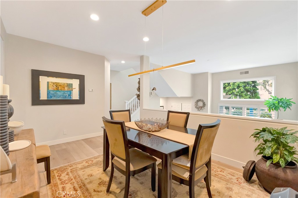 Huntington Beach, California, 92648, United States, 2 Bedrooms Bedrooms, ,3 BathroomsBathrooms,Residential,For Sale,1992033