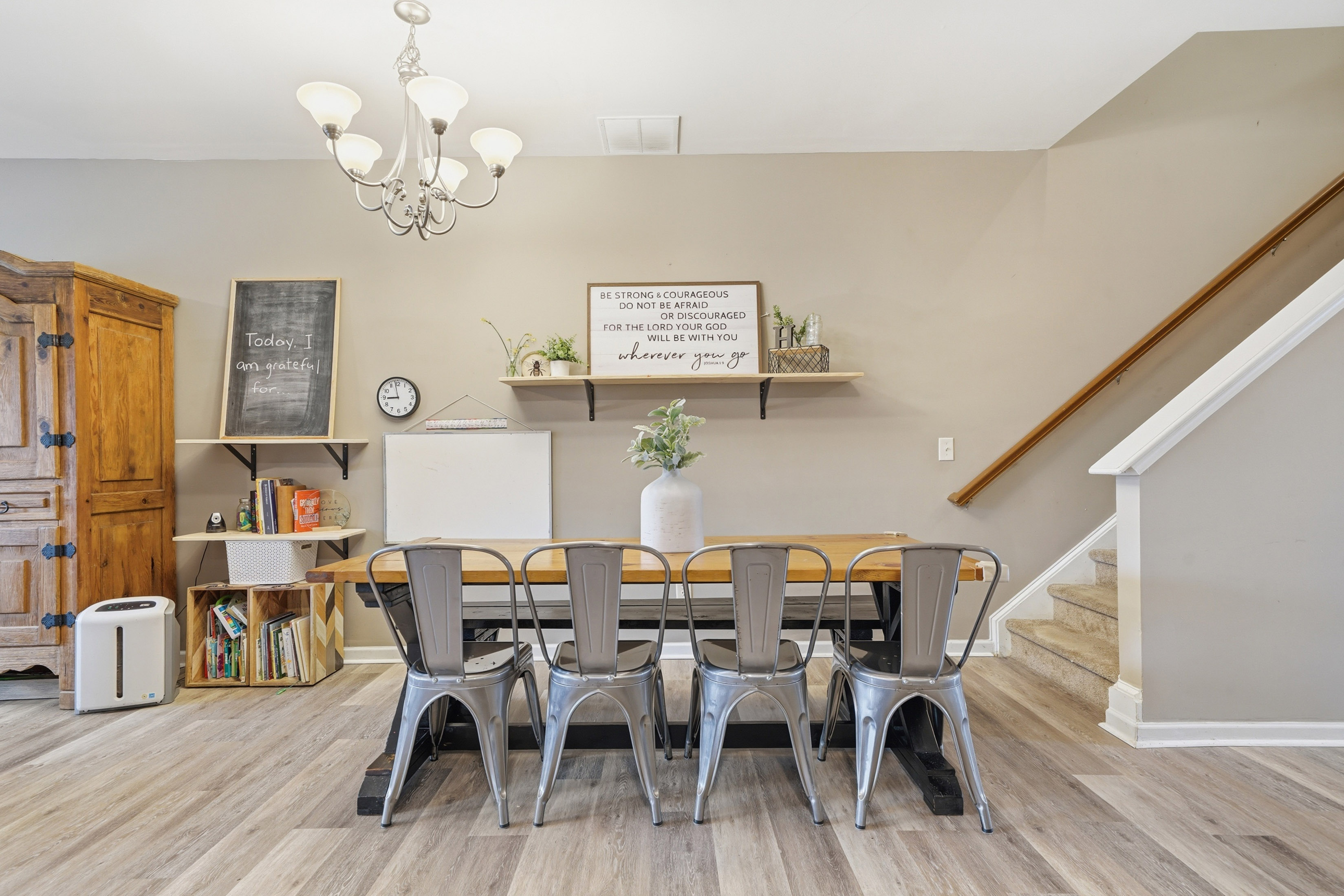  Charming End-Unit Townhome at the End of a Peaceful Cul-de-Sac - 物件實景
