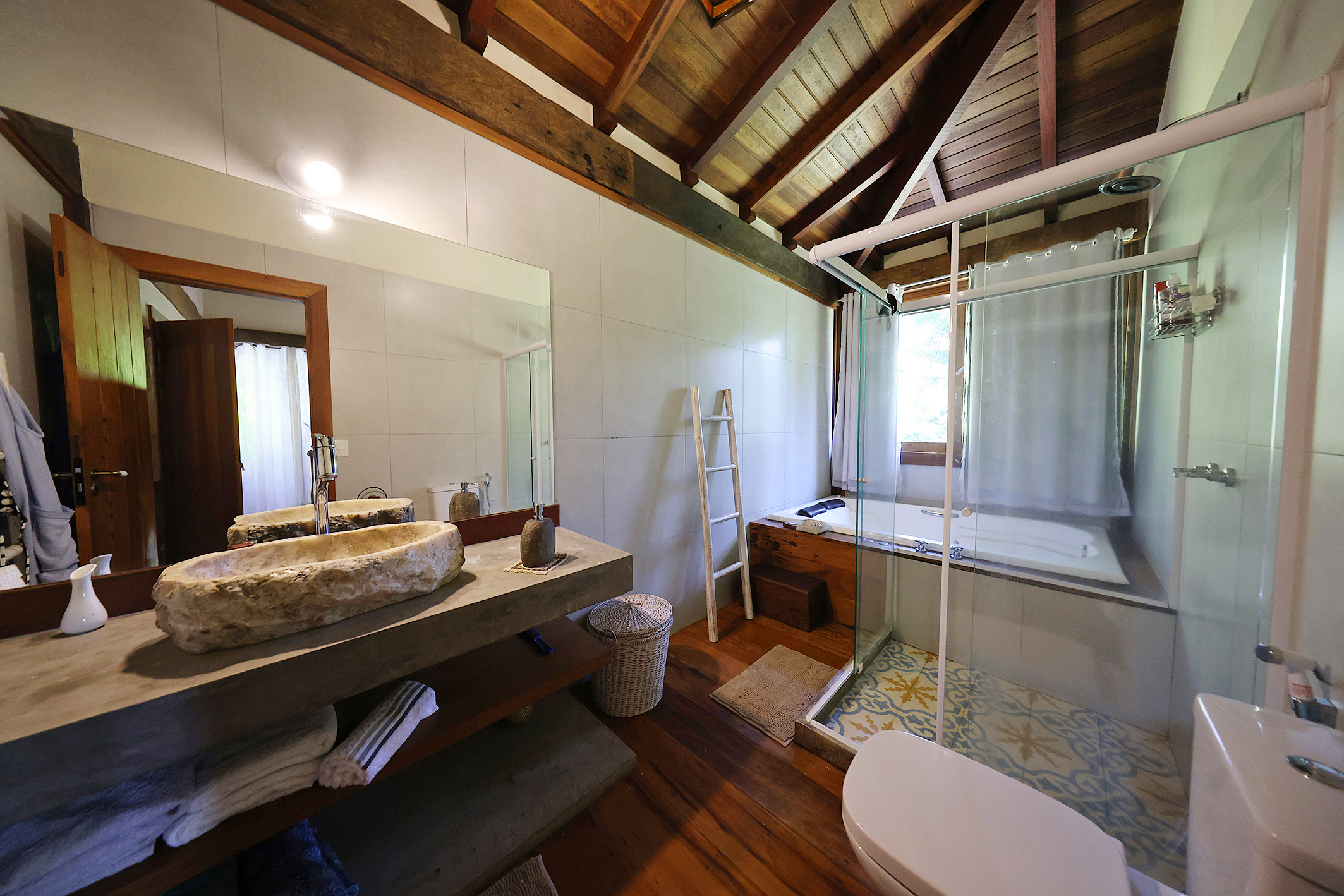  Private retreat surrounded by nature with two residences and mountain views - 物件實景