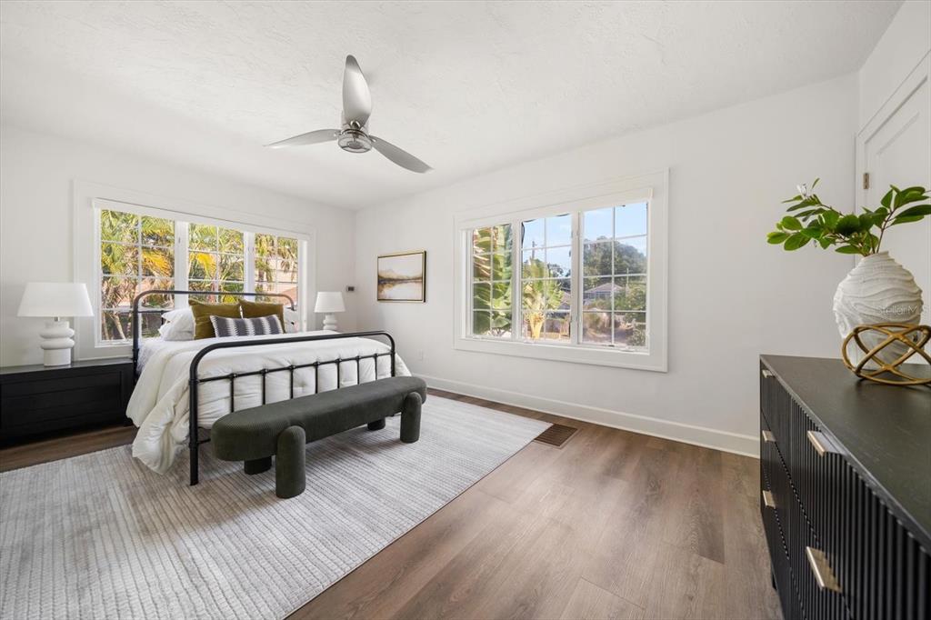 St Petersburg, Florida, 33707, United States, 5 Bedrooms Bedrooms, ,9 BathroomsBathrooms,Residential,For Sale,2000985