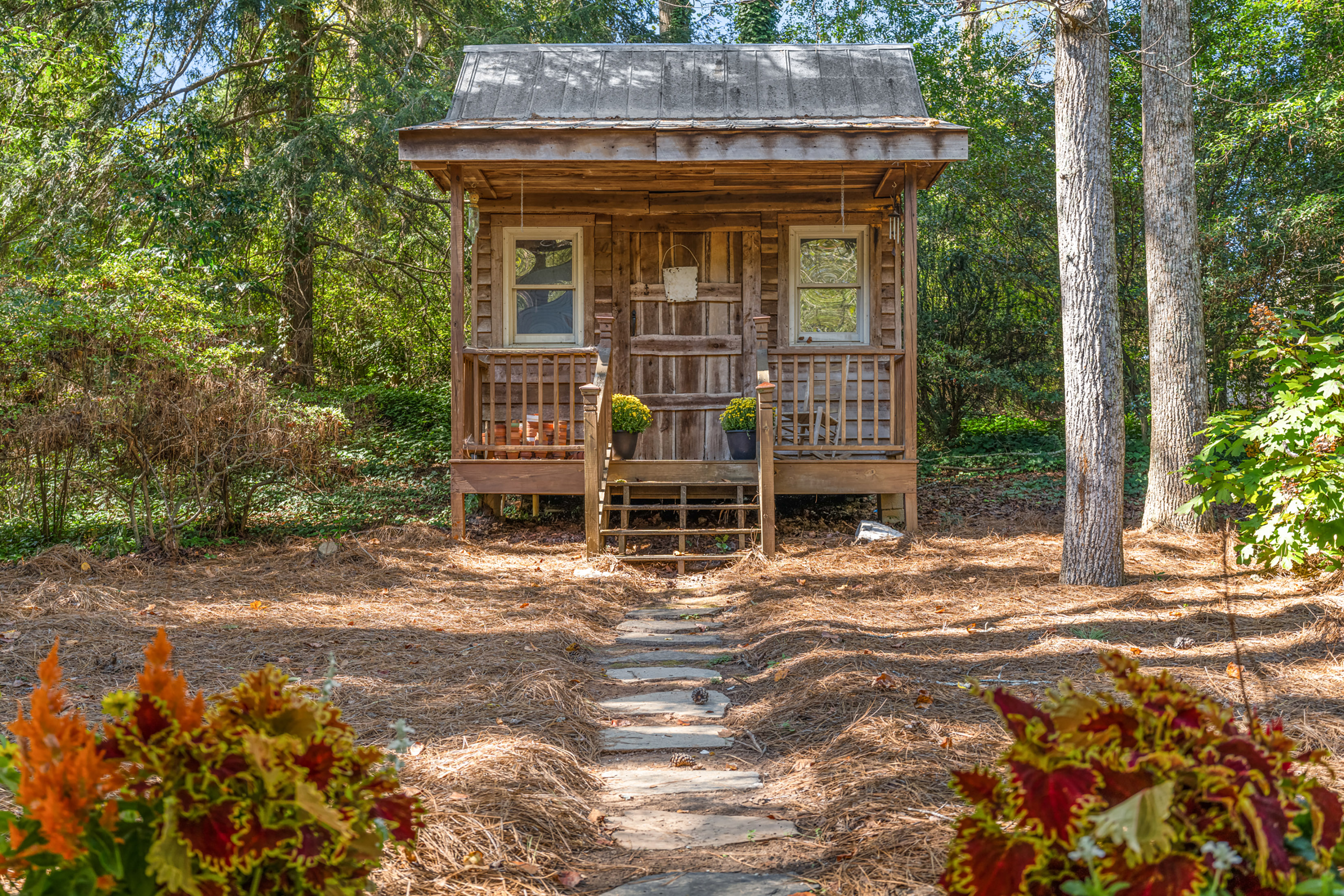 Completely Renovated 1950s Cottage in the Heart of Smyrna