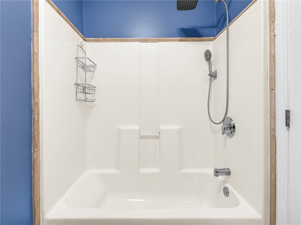 Warwick, Rhode Island, 02889, United States, 3 Bedrooms Bedrooms, ,3 BathroomsBathrooms,Residential,For Sale,2030234