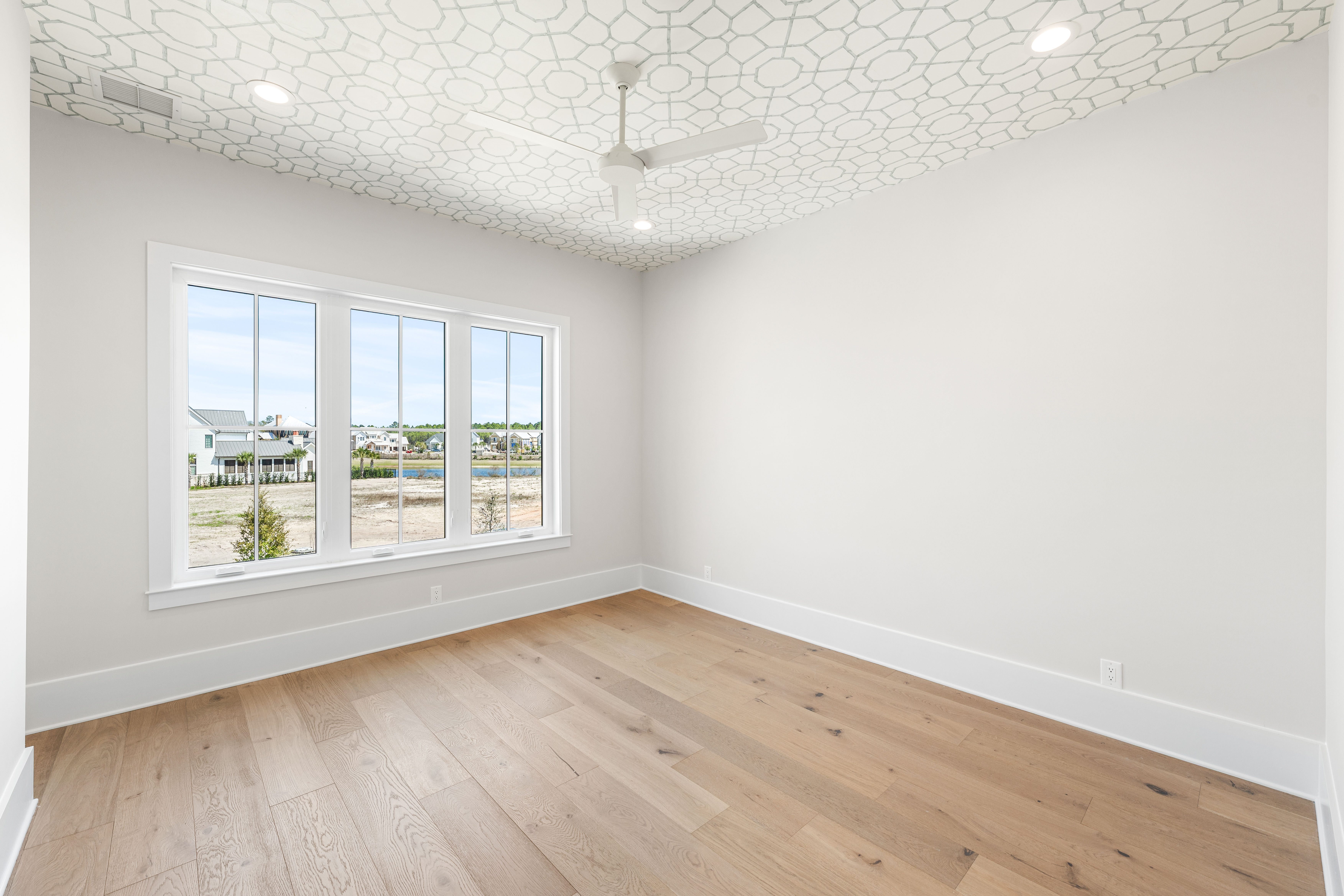  Magnificent Half-Acre Estate With Outdoor Oasis and Casita - 物件實景