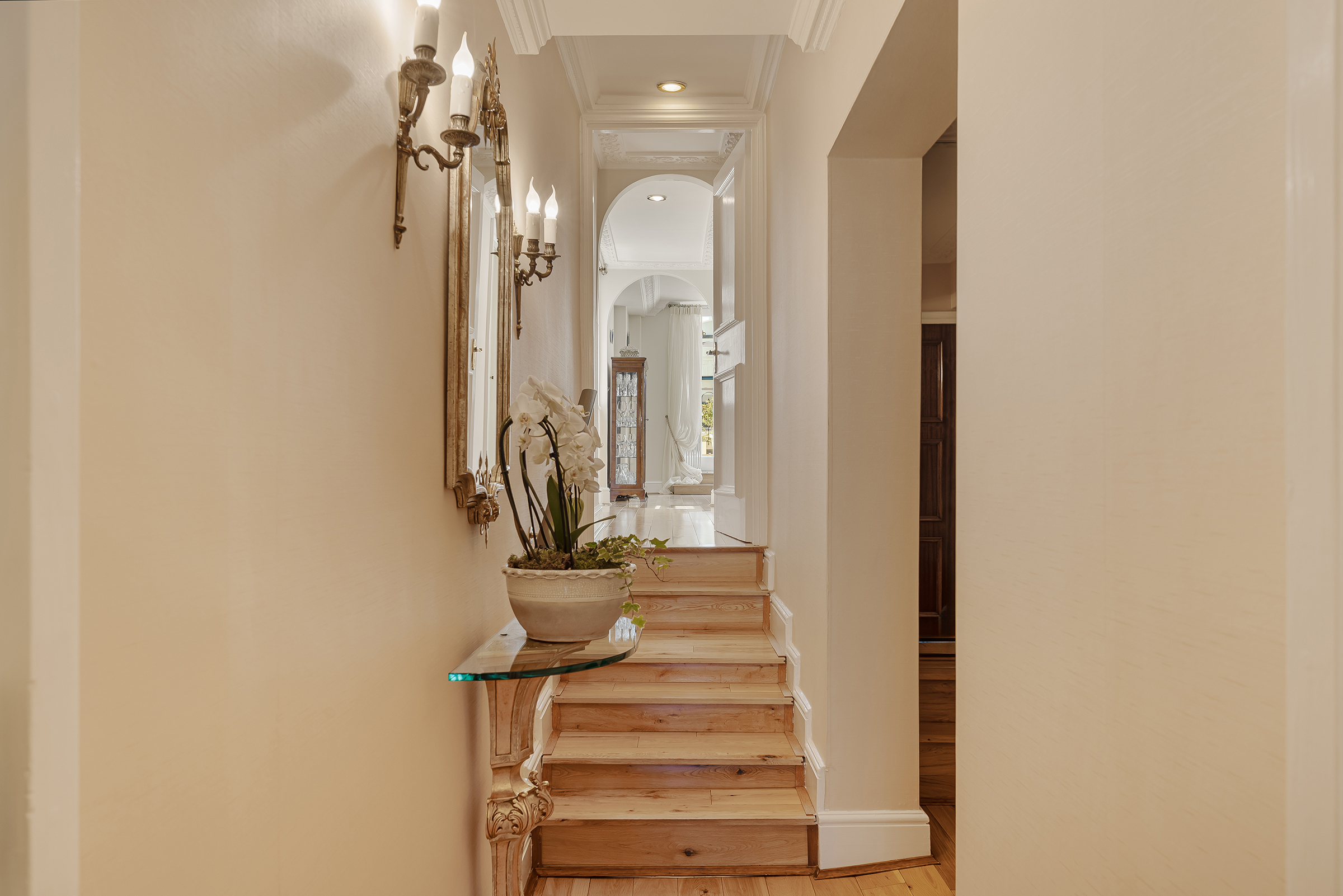  A Maisonette with a West-Facing Terrace on Queen