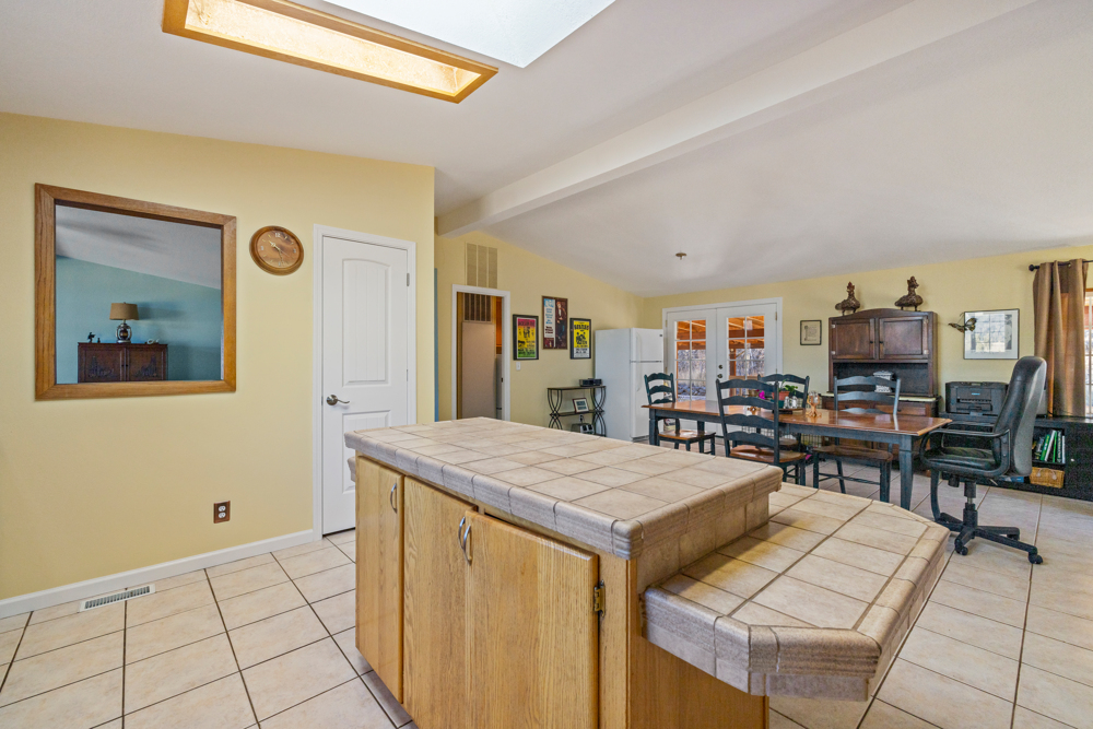 KLAMATH FALLS, Oregon, 97603, United States, 3 Bedrooms Bedrooms, ,2 BathroomsBathrooms,Residential,For Sale,1984310