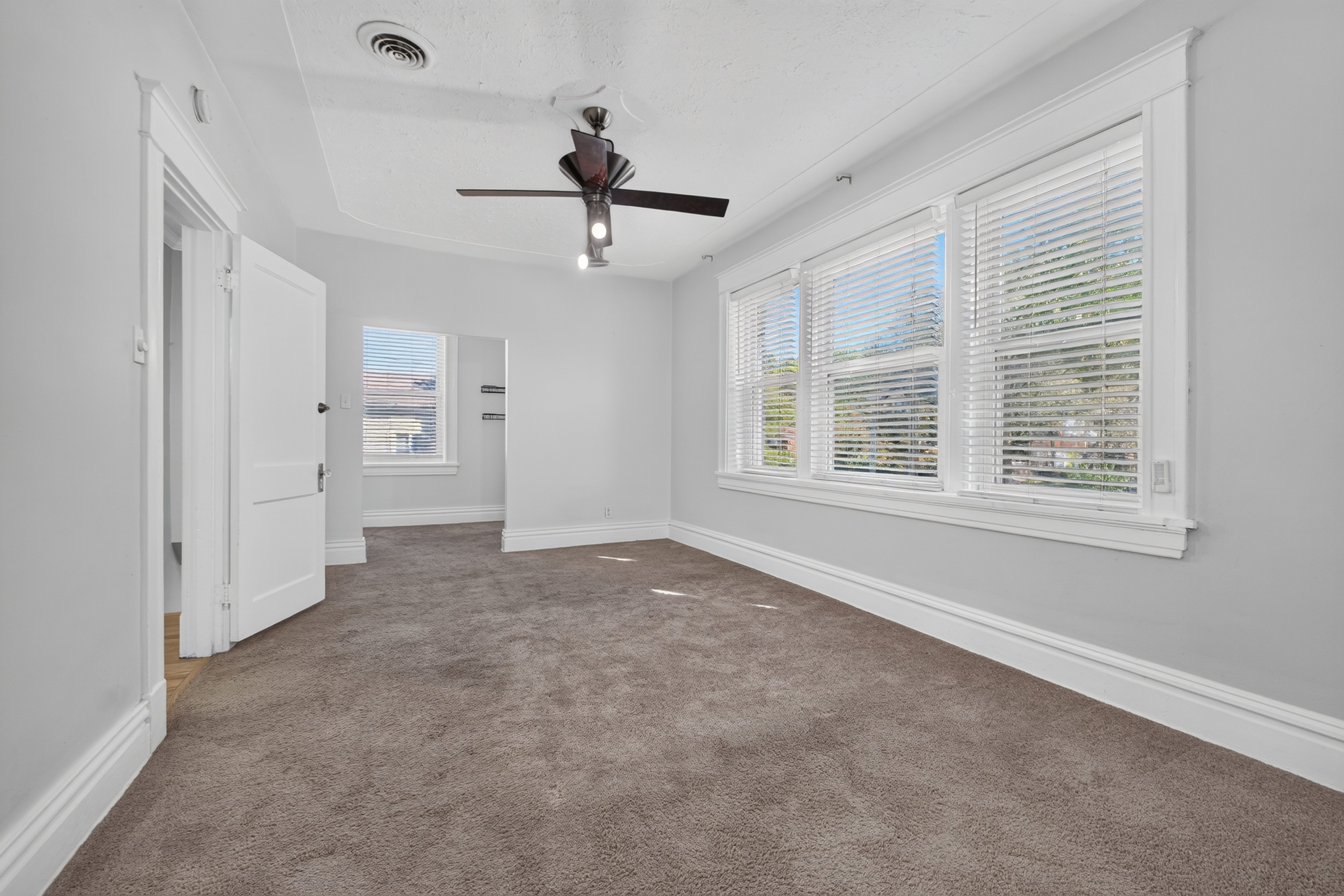  This solid brick South City St. Louis home has architectural character... - 物件實景