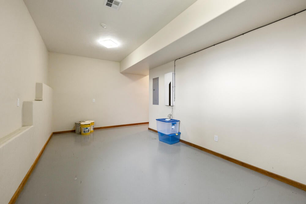 Klamath Falls, Oregon, 97601, United States, 4 Bedrooms Bedrooms, ,3 BathroomsBathrooms,Residential,For Sale,1987766