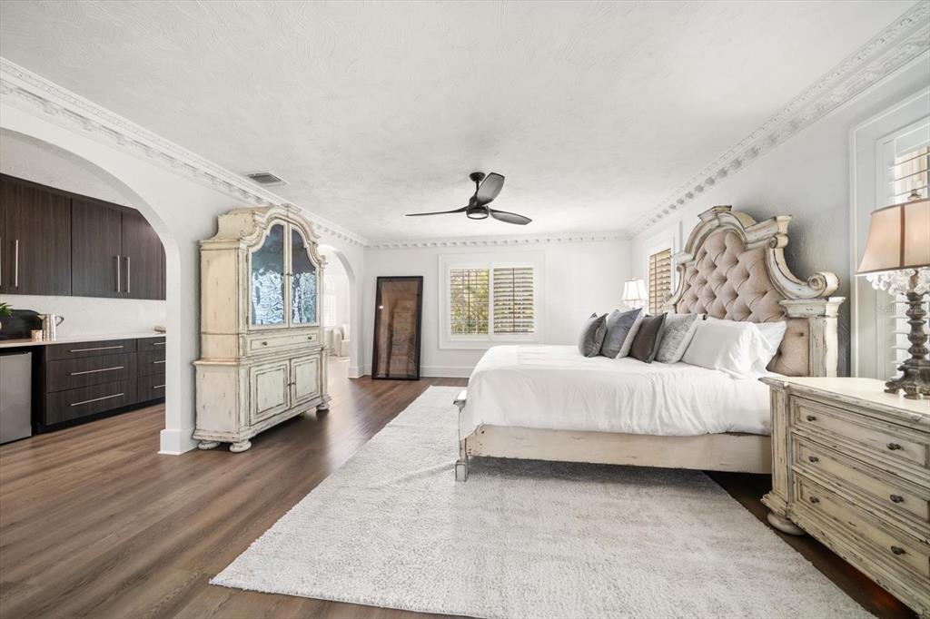 St Petersburg, Florida, 33707, United States, 5 Bedrooms Bedrooms, ,9 BathroomsBathrooms,Residential,For Sale,2000985