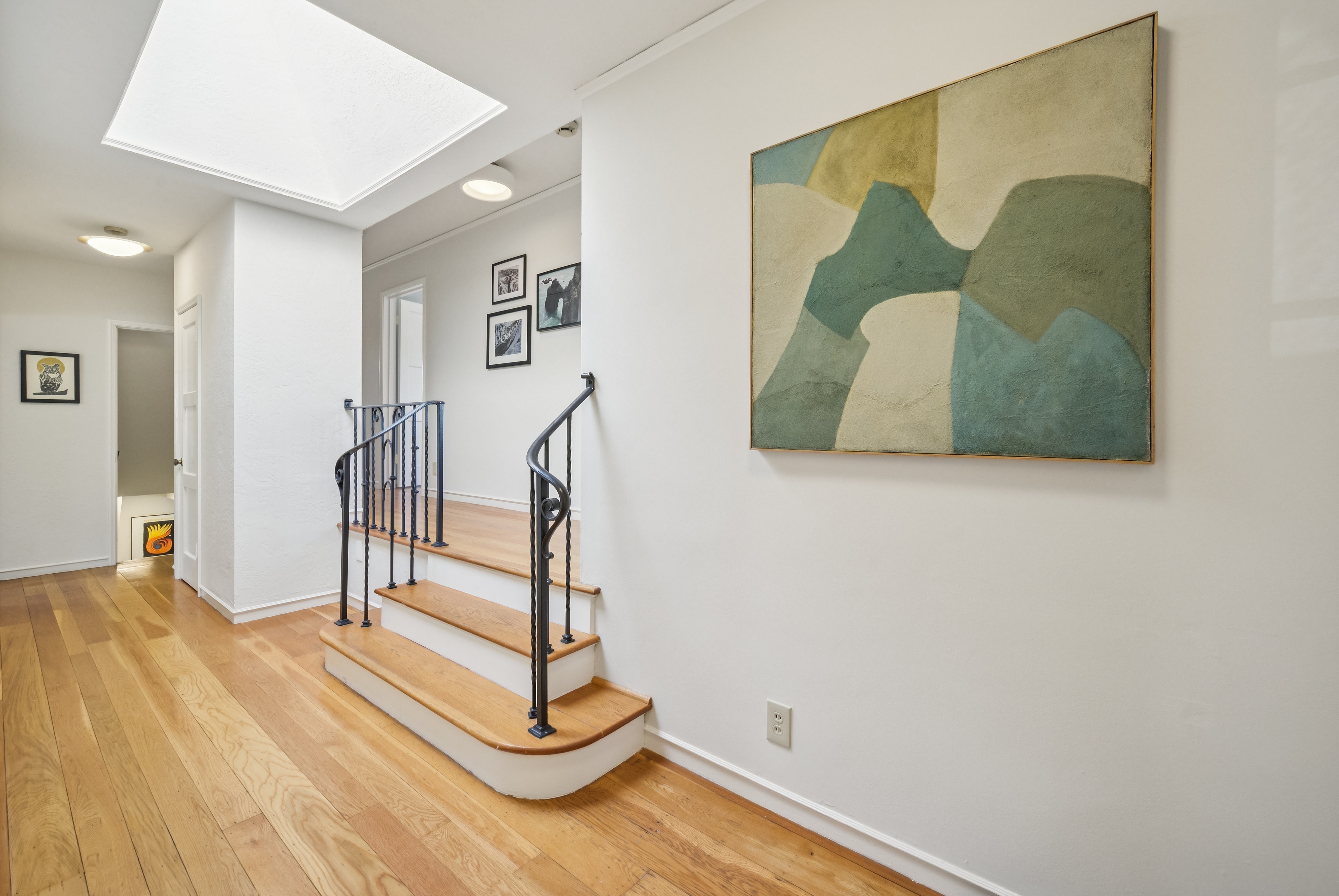  Spacious Corner-Lot Residence Offering Flexible Living Near Lake Merritt - 物件實景