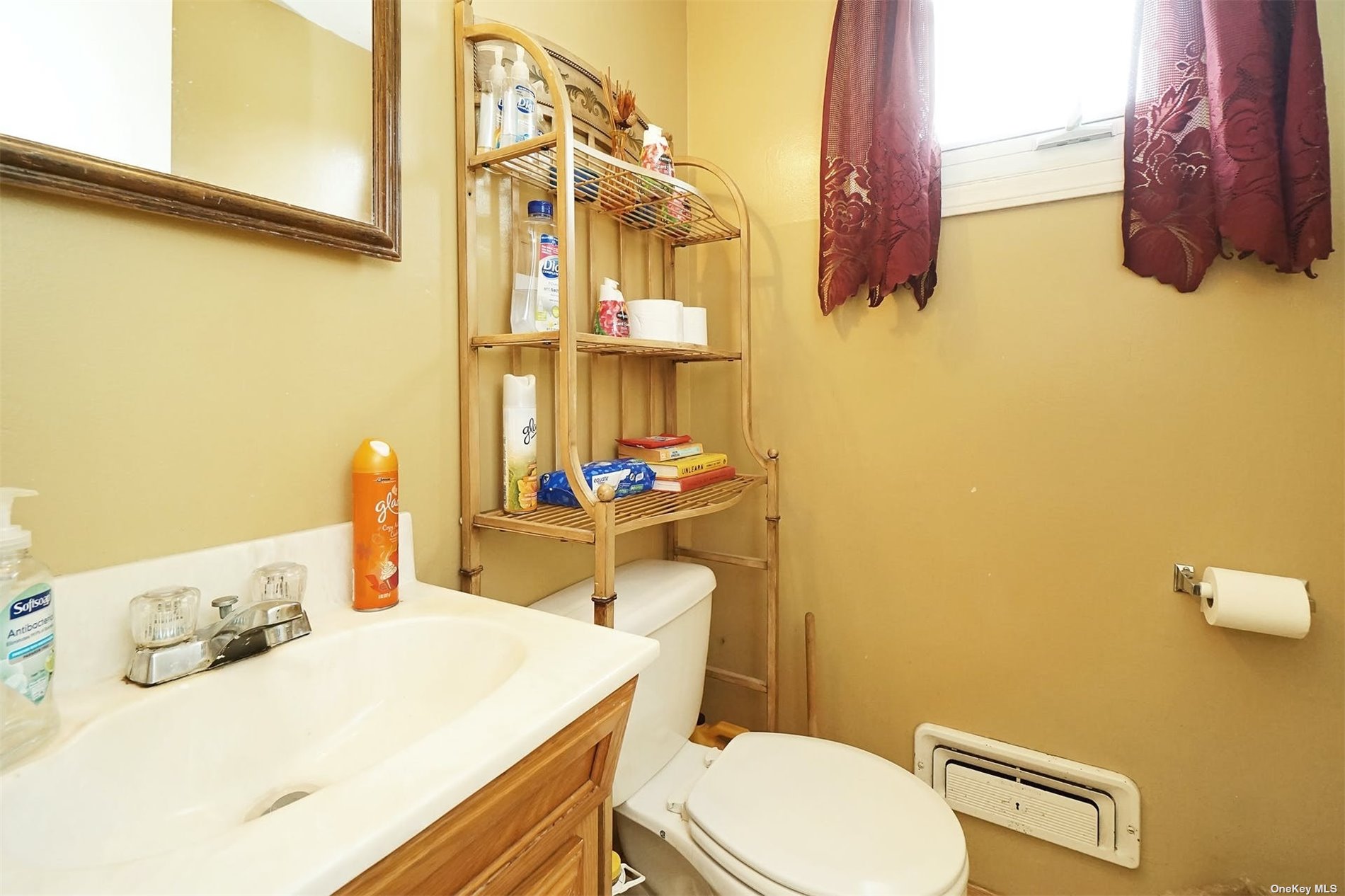 18 Cayuga Place, Commack, New York, 11725, United States, 3 Bedrooms Bedrooms, ,2 BathroomsBathrooms,Residential,For Sale,18 Cayuga Place,1435413