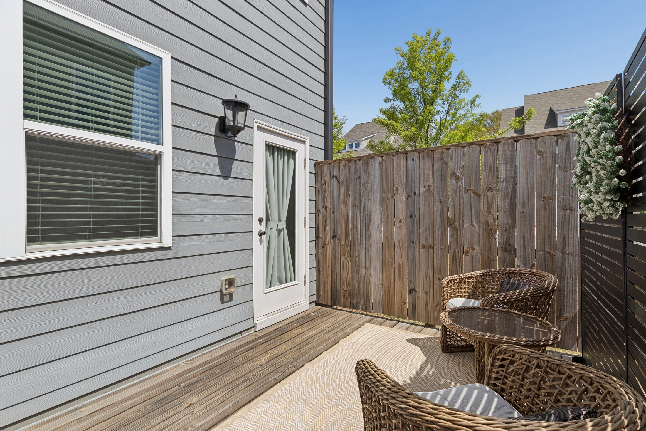  End-Unit, Craftsman Townhome with Custom Upgrades - 物件實景