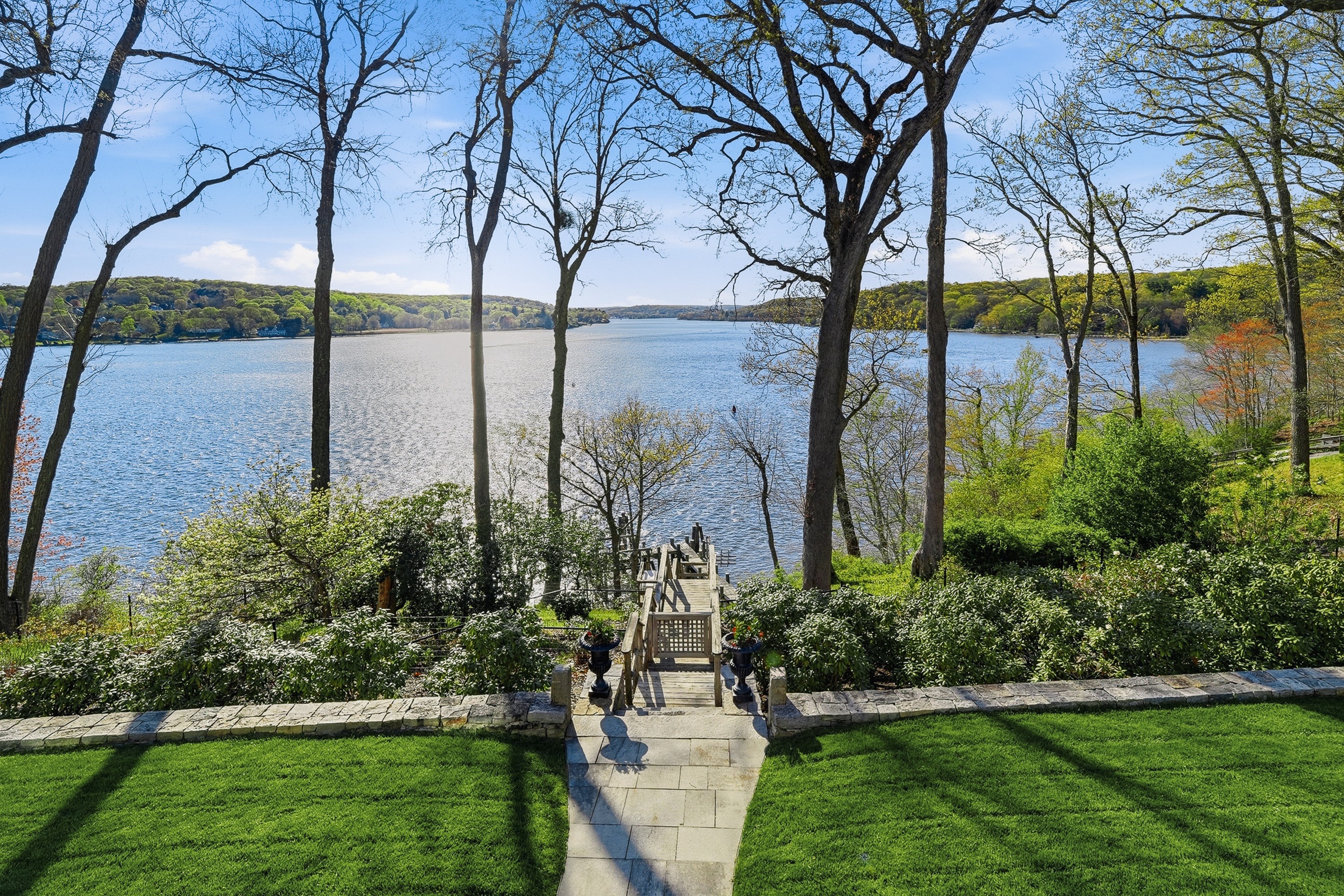  Extraordinary Waterfront Compound Offers Luxury Coastal Living - 物件實景