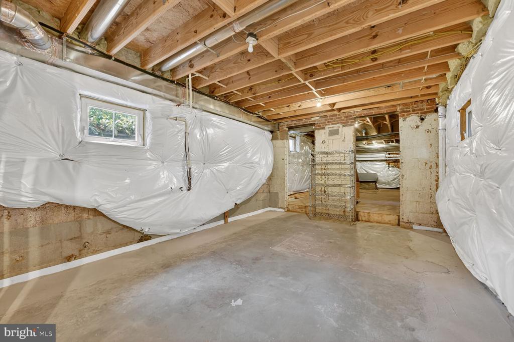 Arlington, Virginia, 22213, United States, 5 Bedrooms Bedrooms, ,5 BathroomsBathrooms,Residential,For Sale,1982488