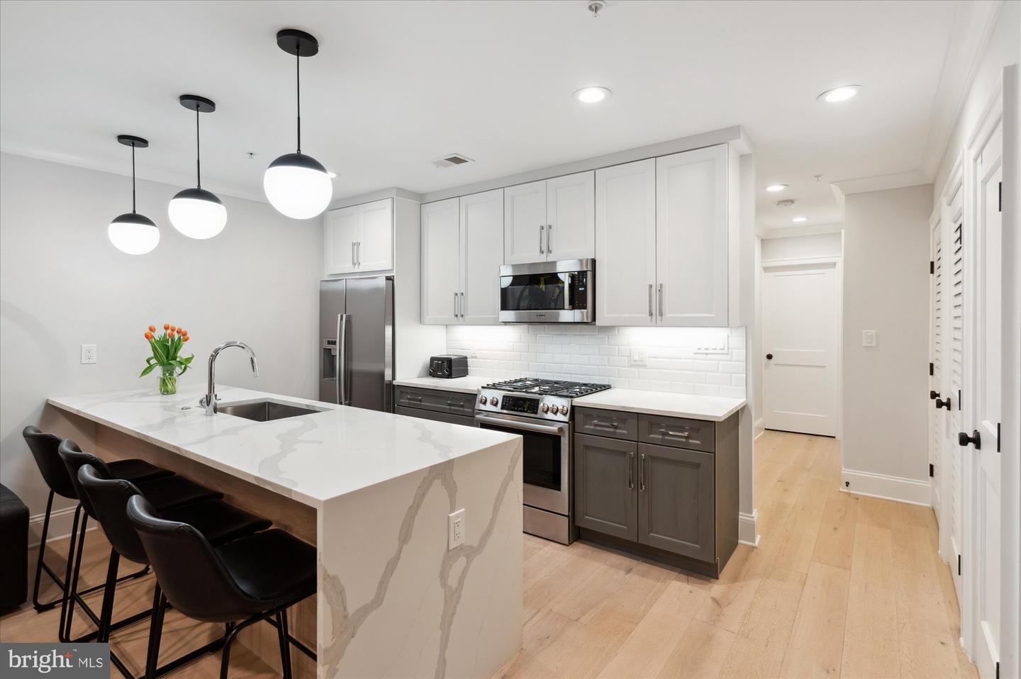 Washington, District of Columbia, 20008, United States, 2 Bedrooms Bedrooms, ,2 BathroomsBathrooms,Residential,For Sale,1776834