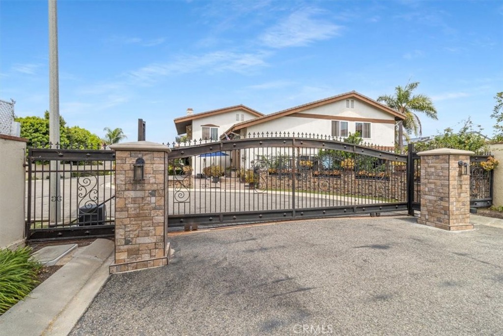 Huntington Beach, California, 92649, United States, 5 Bedrooms Bedrooms, ,5 BathroomsBathrooms,Residential,For Sale,1926565