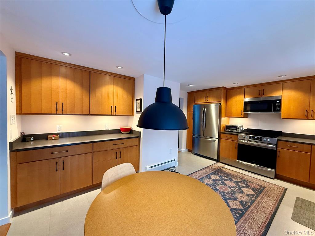 Staatsburg, New York, 12580, United States, 4 Bedrooms Bedrooms, ,3 BathroomsBathrooms,Residential,For Sale,2005634