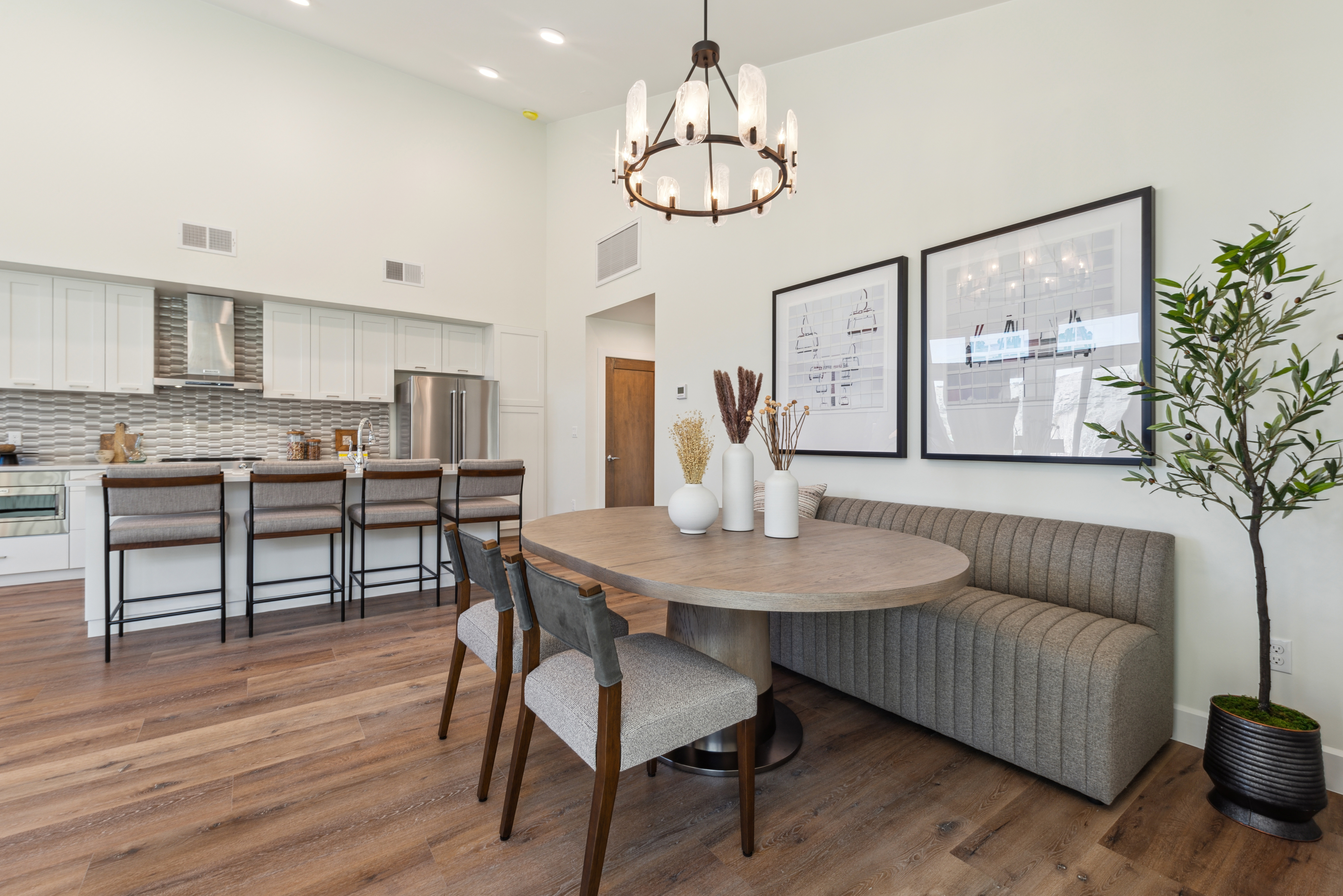  Second-floor Penthouse Unit with Vaulted Ceilings. - 物件實景