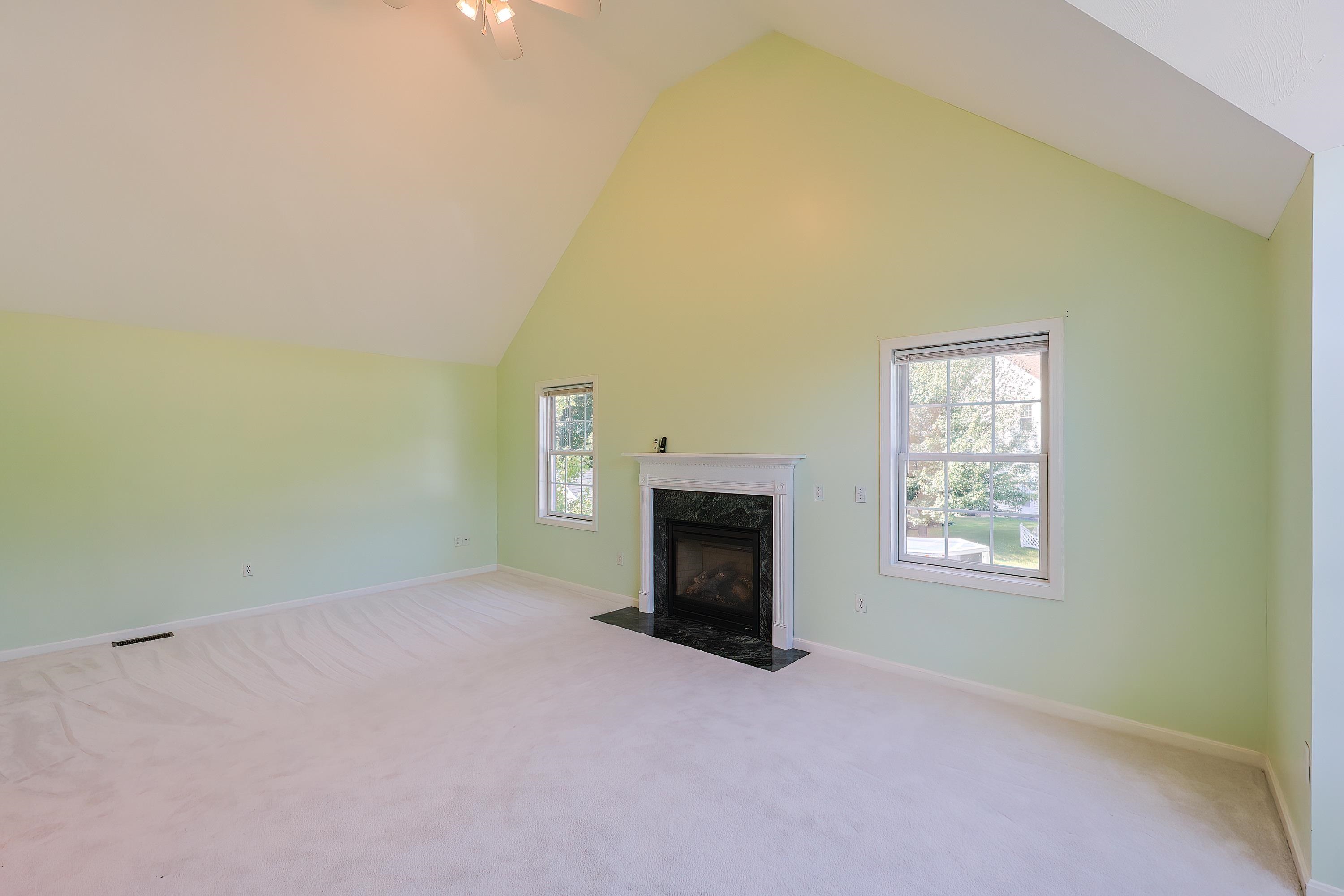 Derry, New Hampshire, 03038, United States, 3 Bedrooms Bedrooms, ,2 BathroomsBathrooms,Residential,For Sale,1926194