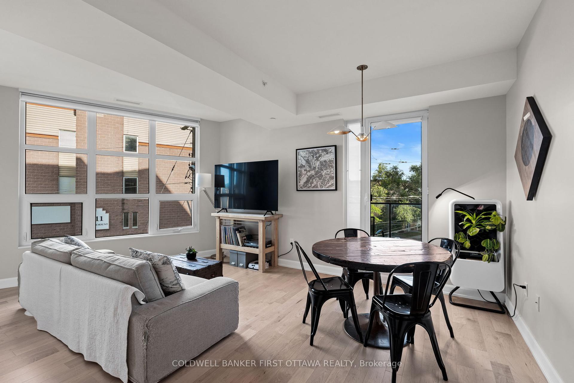 WEST CENTRE TOWN, Ontario, K1Y 4G9, CA, 2 Bedrooms Bedrooms, ,Residential,For Sale,1950292