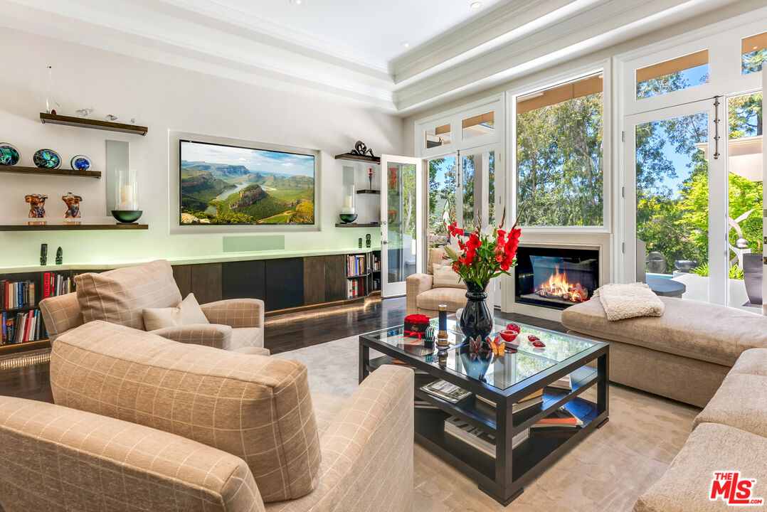 Los Angeles, California, 90077, United States, 5 Bedrooms Bedrooms, ,7 BathroomsBathrooms,Residential,For Sale,1686494
